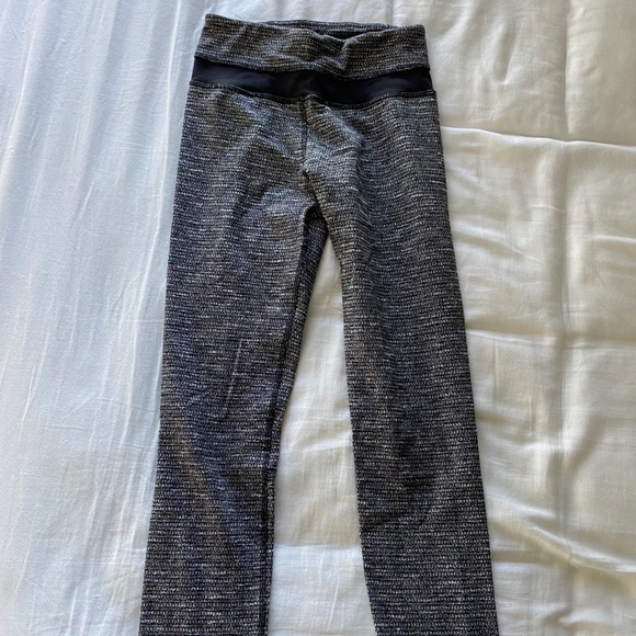 Lululemon charcoal leggings - Picture 3 of 4
